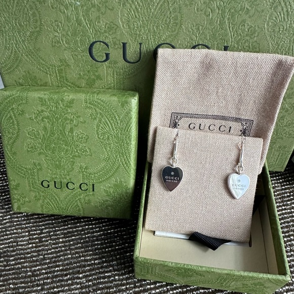 NWT Gucci sterling silver heart dangle earrings with pouch, box and cards - Picture 1 of 9